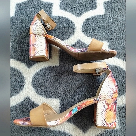 Snake Print/Python Pattern Block Heels - Picture 4 of 16